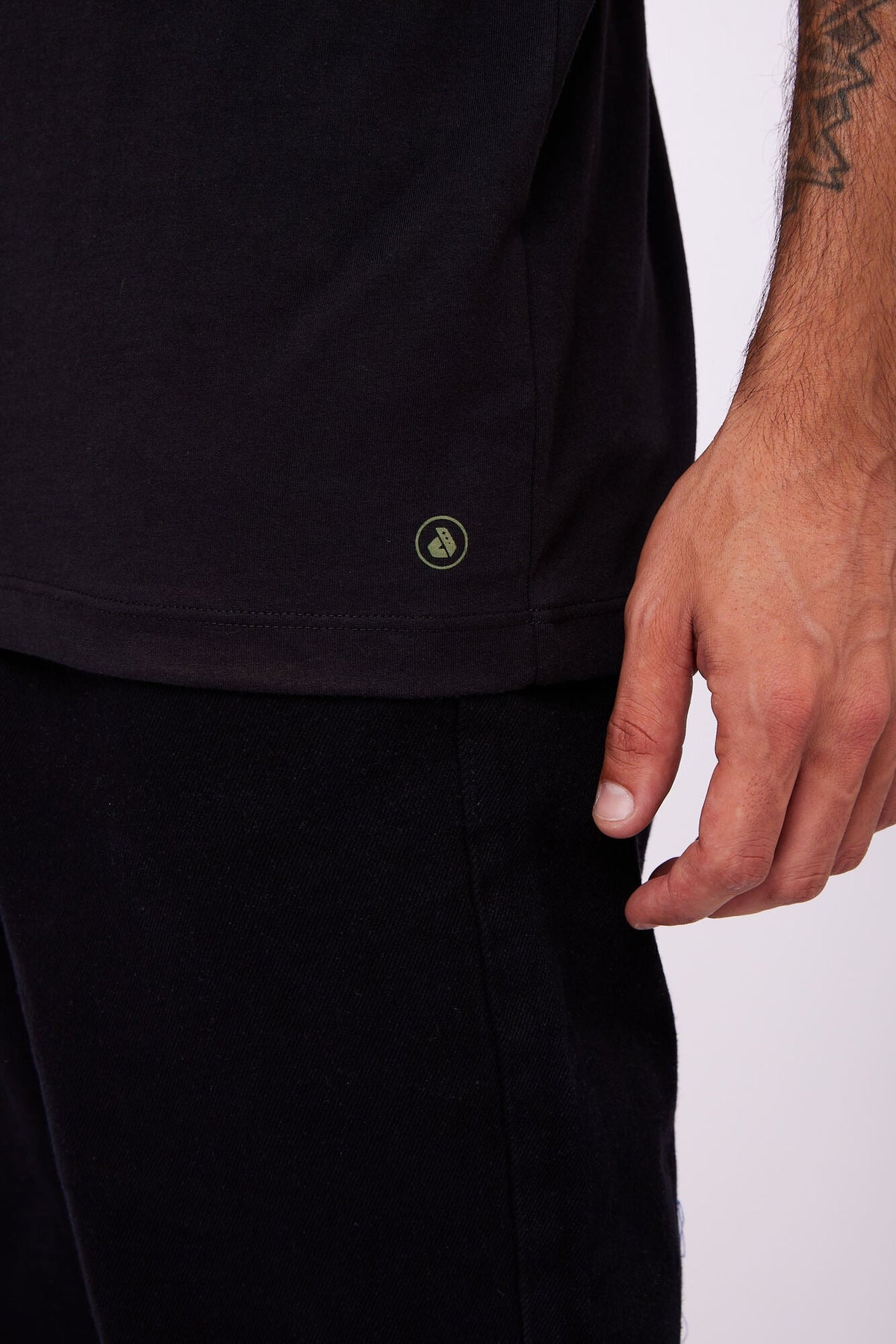Polo Dunkelvolk BASIC SIMPLE CONTRAST POCKET TEE BLK