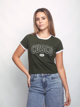 Cargar imagen en el visor de la galería, Polo para Mujer DVK BABY TEE CUSCO TEE VRD
