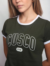 Cargar imagen en el visor de la galería, Polo para Mujer DVK BABY TEE CUSCO TEE VRD
