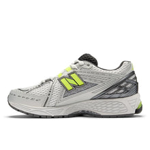 Cargar imagen en el visor de la galería, Zapatillas NEW BALANCE 1906R U190652H-W Plateado
