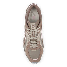 Cargar imagen en el visor de la galería, Zapatillas New Balance 204L Marrón, Unisex
