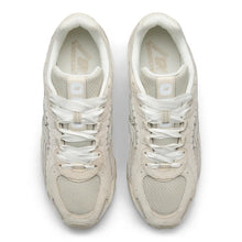 Cargar imagen en el visor de la galería, Zapatillas New Balance 204L Hueso, Mujer
