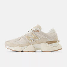 Cargar imagen en el visor de la galería, Zapatillas NEW BALANCE 9060 U9060CCB Beige
