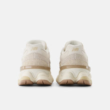 Cargar imagen en el visor de la galería, Zapatillas NEW BALANCE 9060 U9060CCB Beige
