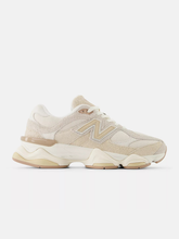 Cargar imagen en el visor de la galería, Zapatillas NEW BALANCE 9060 U9060CCB Beige
