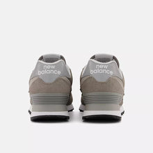 Cargar imagen en el visor de la galería, Zapatillas para Mujer NEW BALANCE HERITAGE 574 EVG GRI
