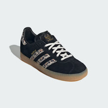Cargar imagen en el visor de la galería, Zapatillas ADIDAS GAZELLE JQ7114-W Negro

