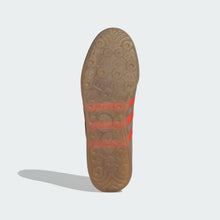 Cargar imagen en el visor de la galería, Zapatillas ADIDAS Gazelle marrones, vista trasera con logo

