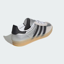 Cargar imagen en el visor de la galería, Zapatillas ADIDAS GAZELLE INDOOR HP7215 Plateado
