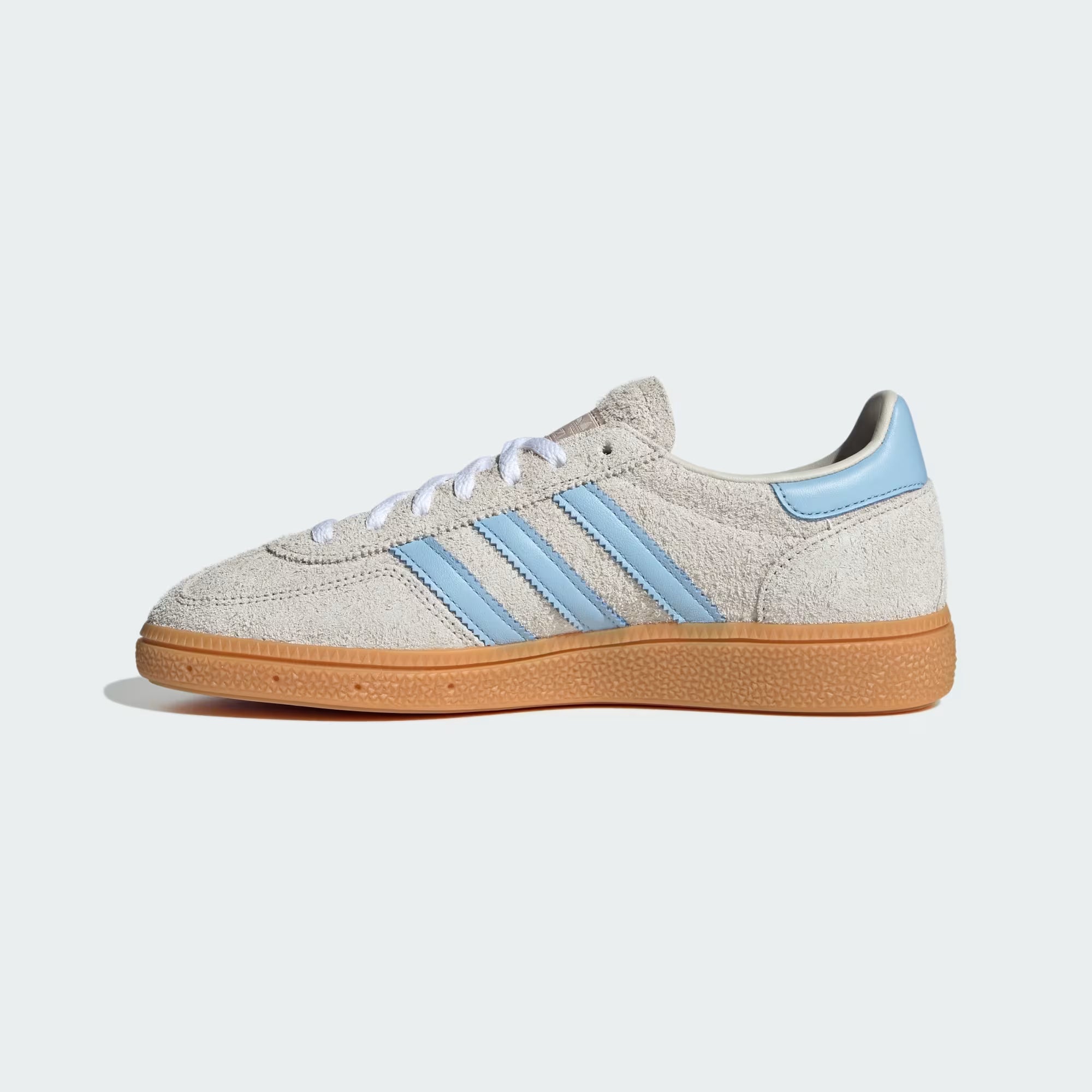 Zapatillas ADIDAS Handball Spezial celestes, vista en ángulo