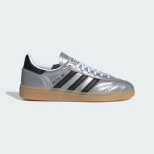 Cargar imagen en el visor de la galería, Zapatillas ADIDAS Handball Spezial plateadas, vista lateral
