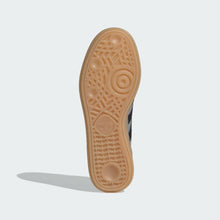 Cargar imagen en el visor de la galería, Zapatillas ADIDAS Handball Spezial plateadas, vista trasera con logo

