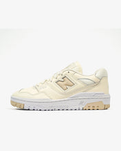 Cargar imagen en el visor de la galería, Zapatillas para Mujer NEW BALANCE 550 WHT

