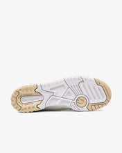 Cargar imagen en el visor de la galería, Zapatillas para Mujer NEW BALANCE 550 WHT

