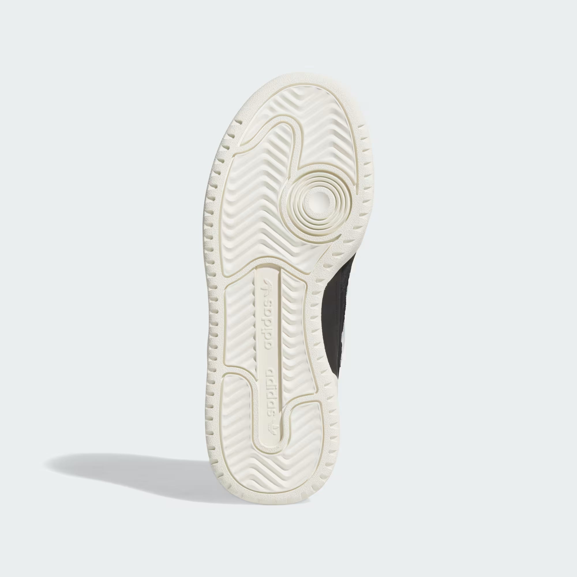 Zapatillas ADIDAS Forum2000 negras, vista trasera con logo