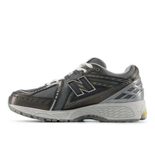 Cargar imagen en el visor de la galería, Zapatillas NEW BALANCE 1906 U19064S0-M Gris
