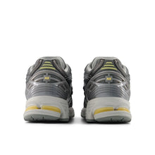 Cargar imagen en el visor de la galería, Zapatillas NEW BALANCE 1906 U19064S0-M Gris
