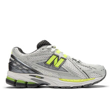 Cargar imagen en el visor de la galería, Zapatillas NEW BALANCE 1906R U190652H-W Plateado
