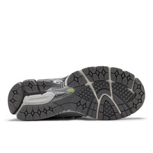 Cargar imagen en el visor de la galería, Zapatillas NEW BALANCE 1906R U190652H-W Plateado
