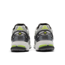 Cargar imagen en el visor de la galería, Zapatillas NEW BALANCE 1906R U190652H-W Plateado
