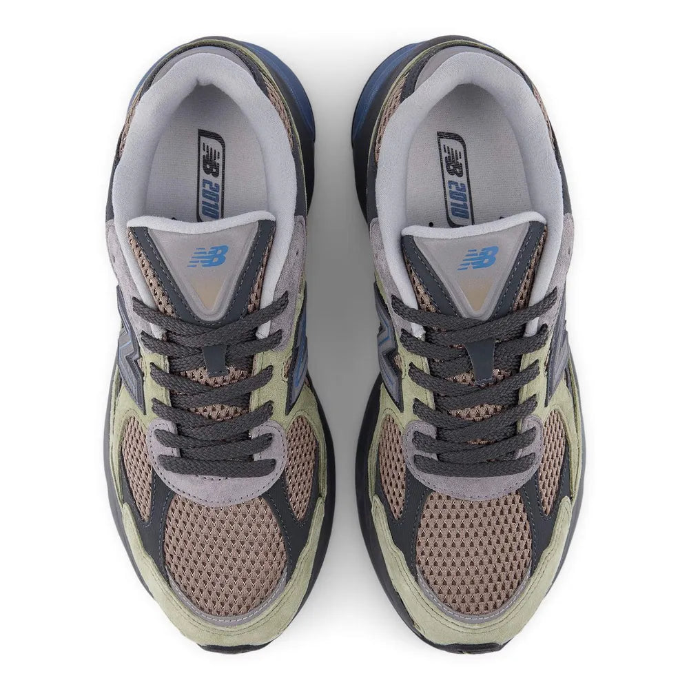 Zapatillas NEW BALANCE 2010 verdes, vista trasera con logo N