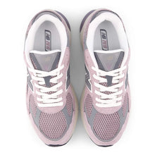 Cargar imagen en el visor de la galería, Zapatillas NEW BALANCE 2010 U2010WCC Morado
