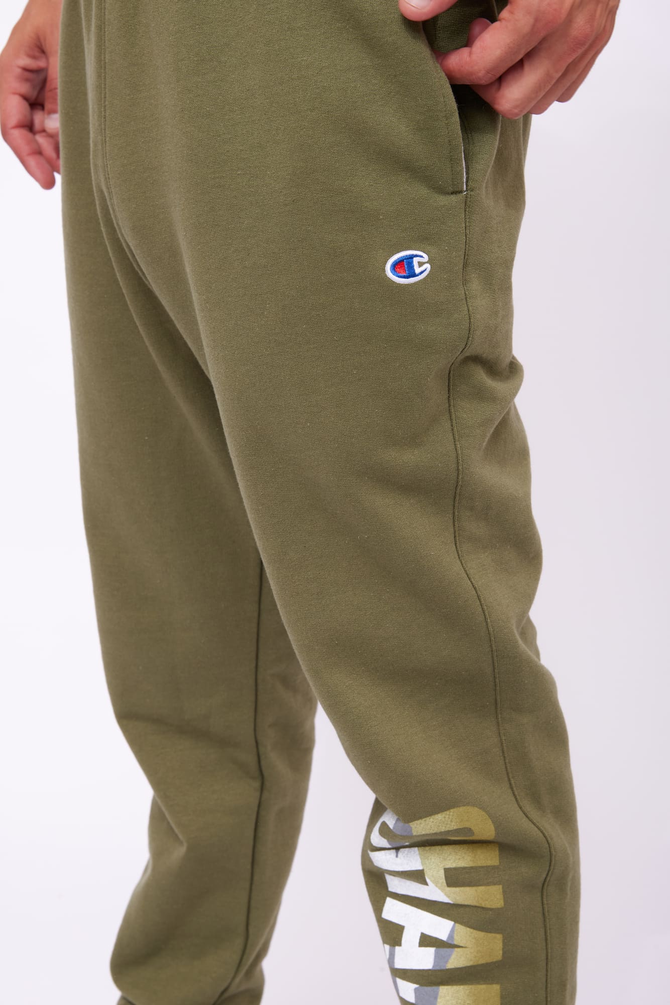 Jogger para Hombre CHAMPION GF22H586C2A POWERBLEND GRAPHIC JOGGER 9AX