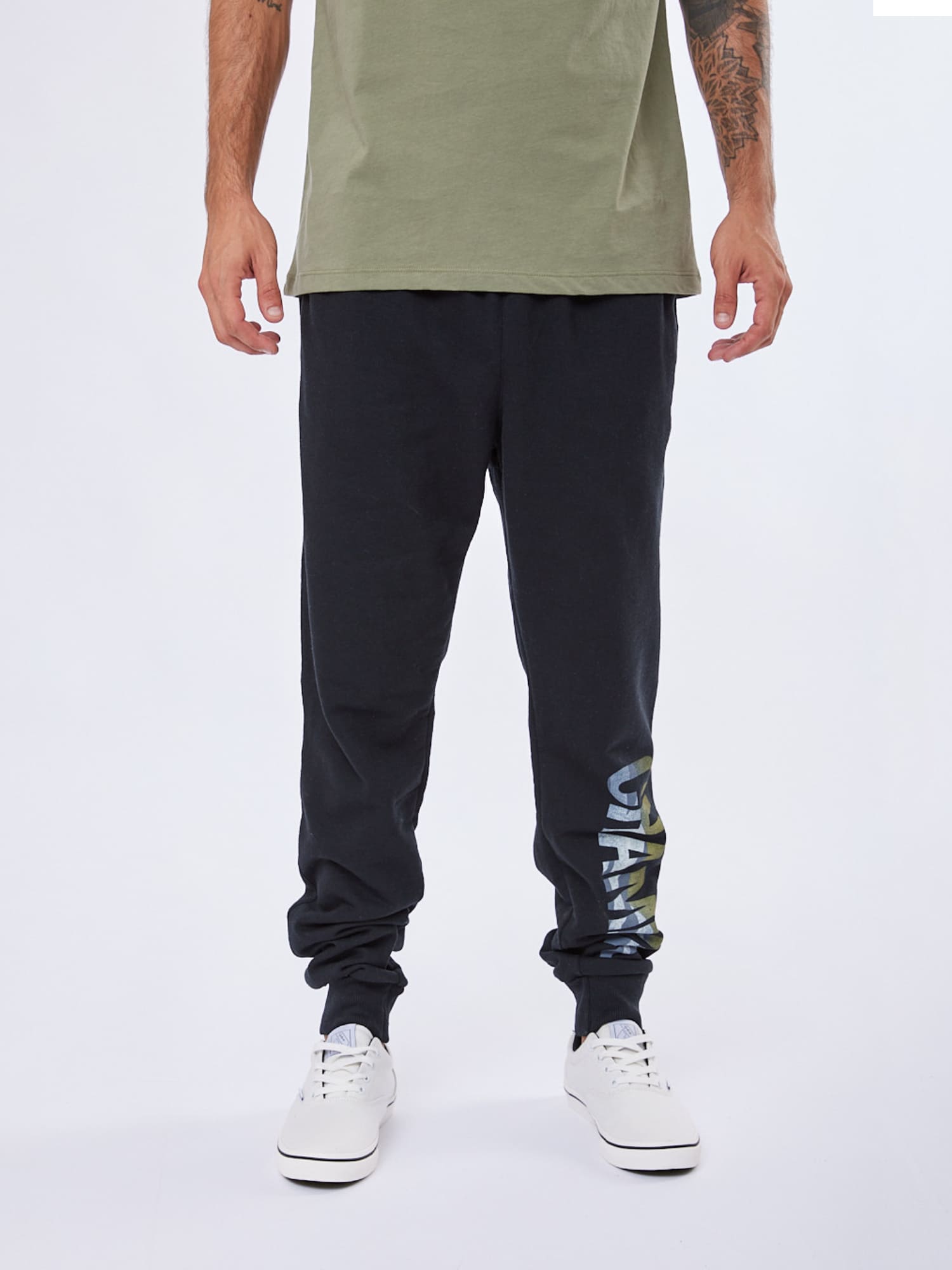 Jogger para Hombre CHAMPION GF22H586C2A POWERBLEND GRAPHIC JOGGER BKC