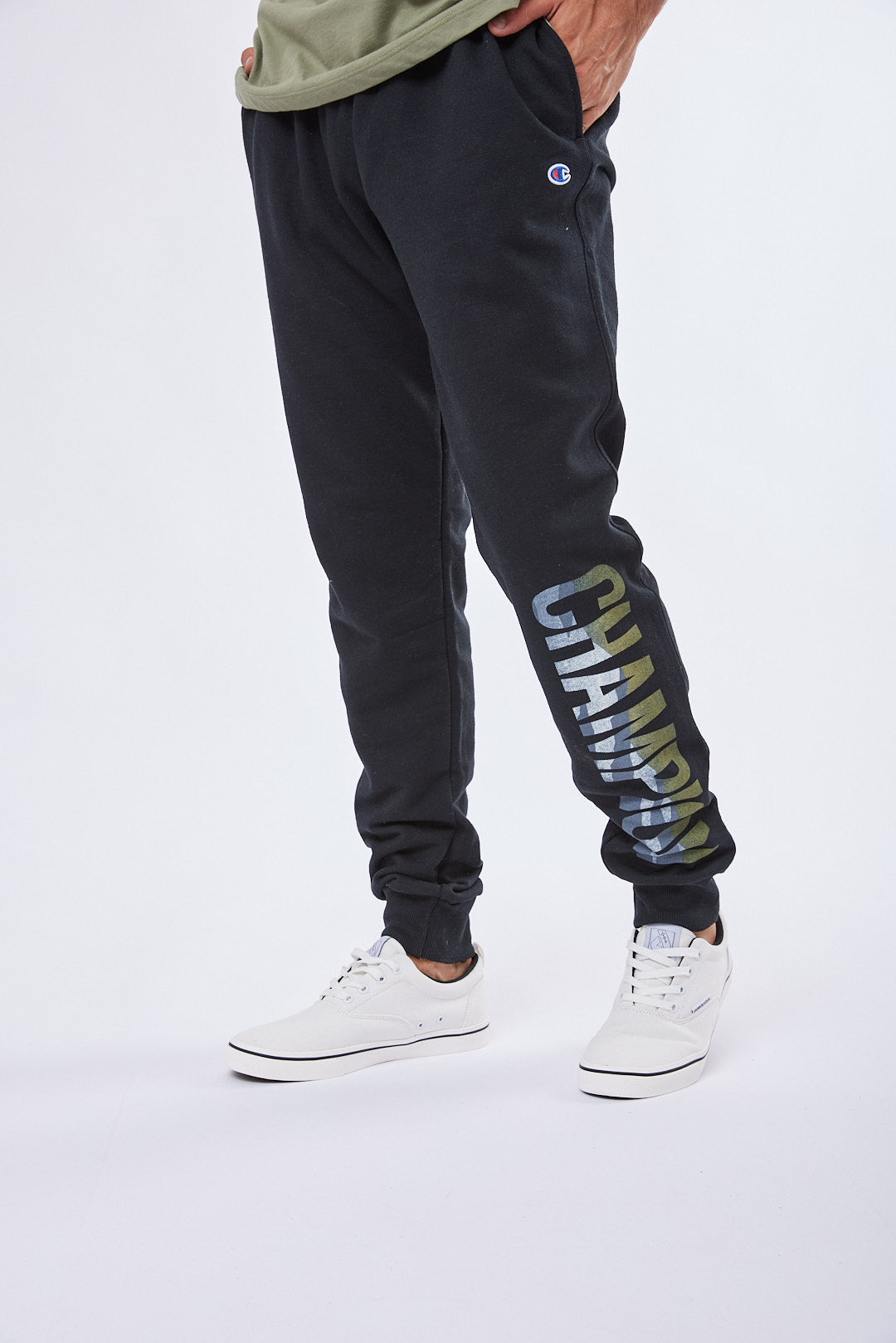 Jogger para Hombre CHAMPION GF22H586C2A POWERBLEND GRAPHIC JOGGER BKC